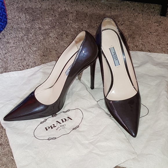 Prada Patent Leather Point-Toe Pump metallic Brown - Picture 3 of 13